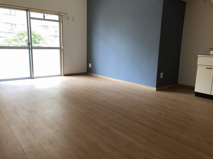 福岡県大野城市瓦田1丁目の賃貸マンションの居間