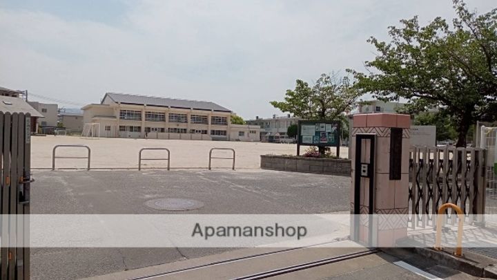 福岡県春日市岡本1丁目の賃貸アパートの周辺