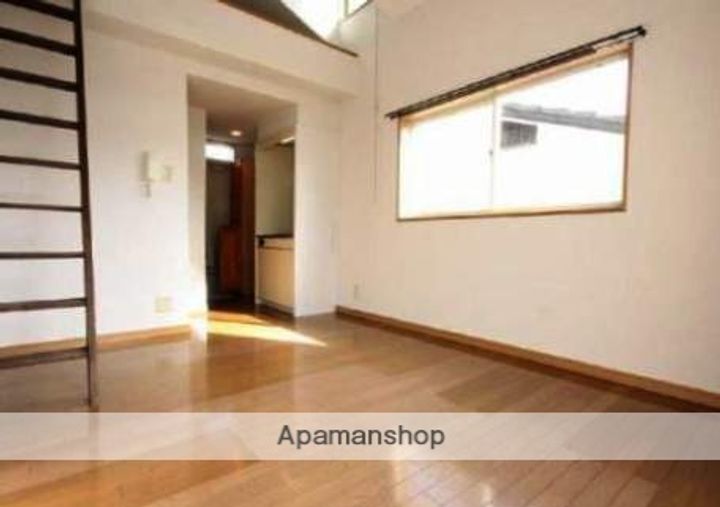 マキシム和白東の居間