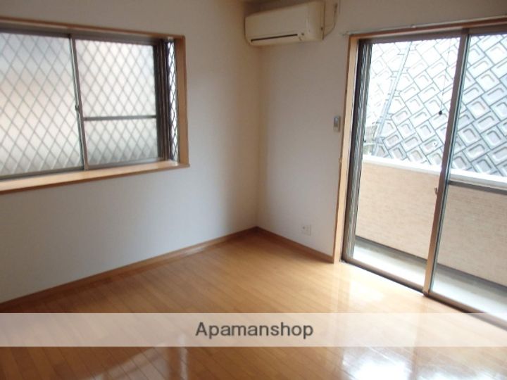 コーポ日の里の居間