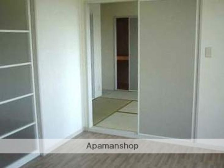 ヒルズ赤間B棟の居間