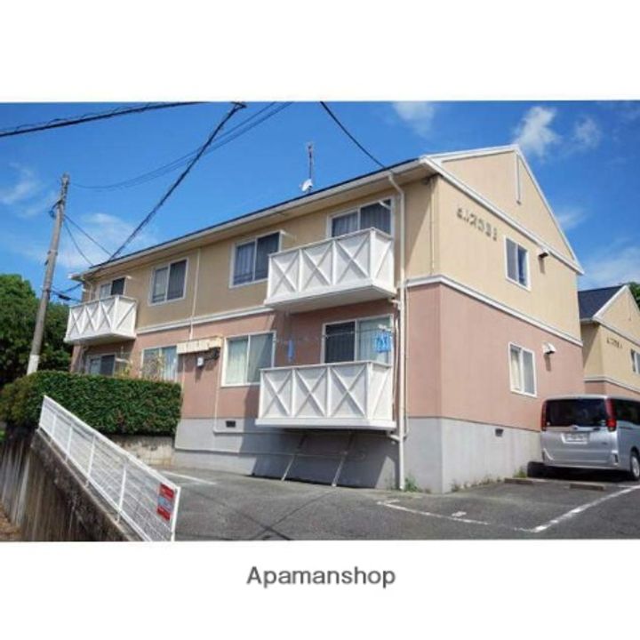 ヒルズ赤間B棟の玄関