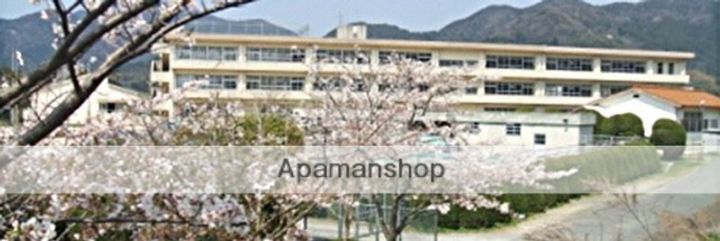 ヒルズ赤間B棟の周辺