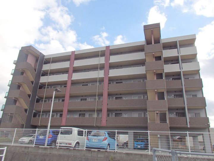 プリンセスティアラの外観