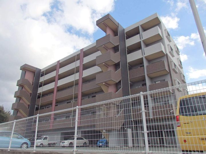 プリンセスティアラの外観