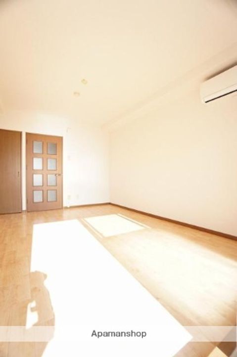 プレアール教育大前の居間