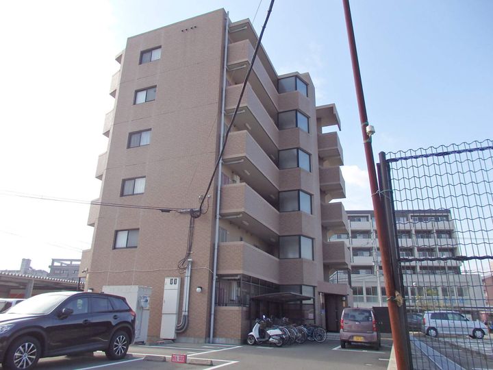 ラリーグラス22の外観