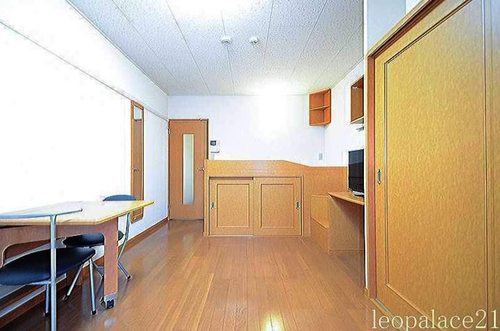 レオパレスAOI202の居間