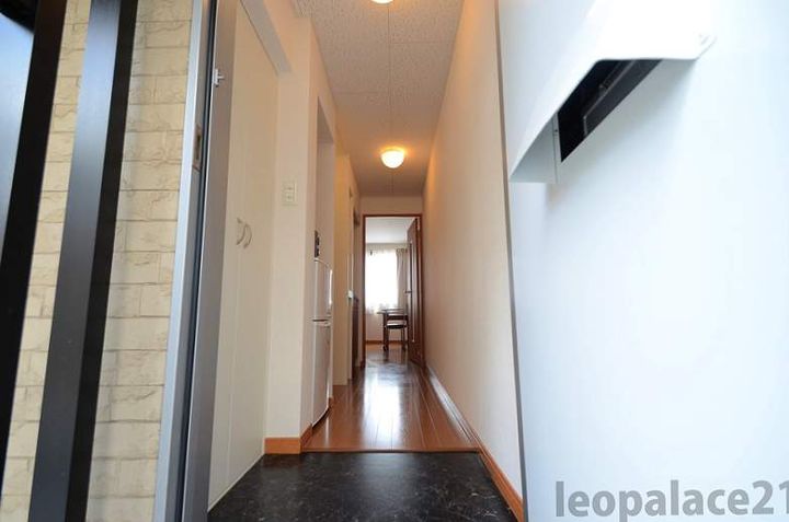 レオパレス若杉の玄関