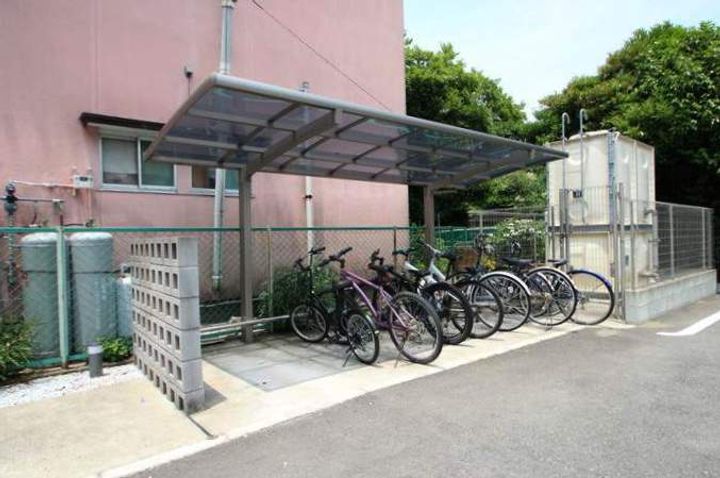 グランドヒル英302の外観