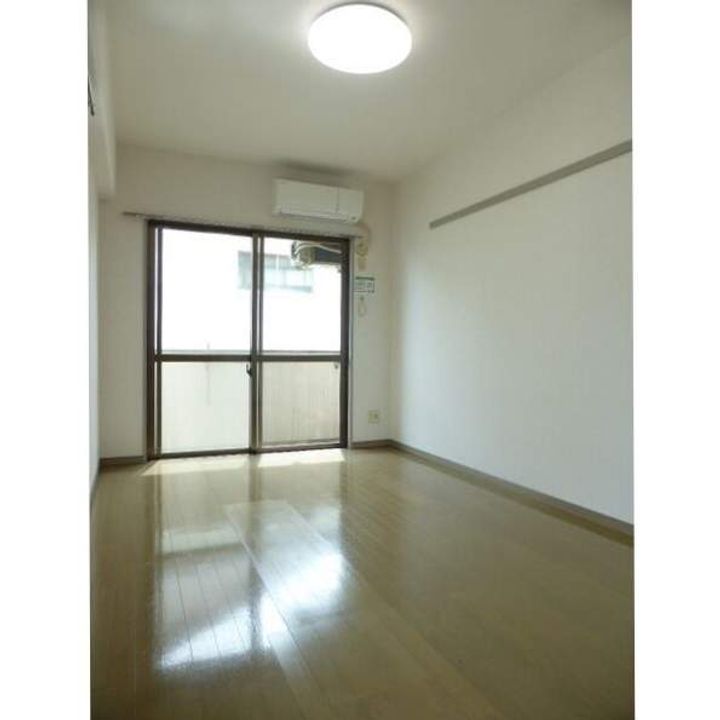 福岡県福岡市東区若宮4丁目の賃貸マンションの居間