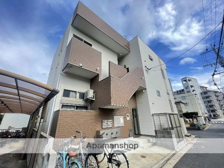 LUPURA DOMANIの外観