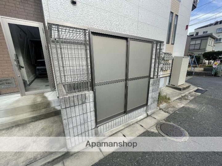LUPURA DOMANIの外観