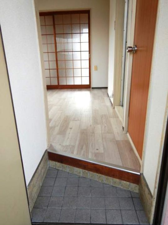 ことぶき荘の玄関