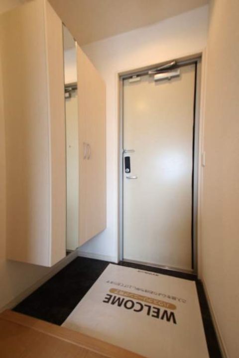 グランドヒル英302の玄関