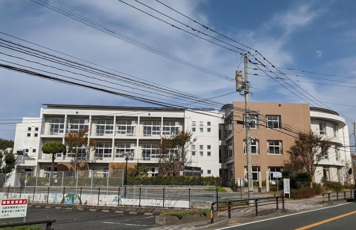 ガレージハウス旭台の周辺