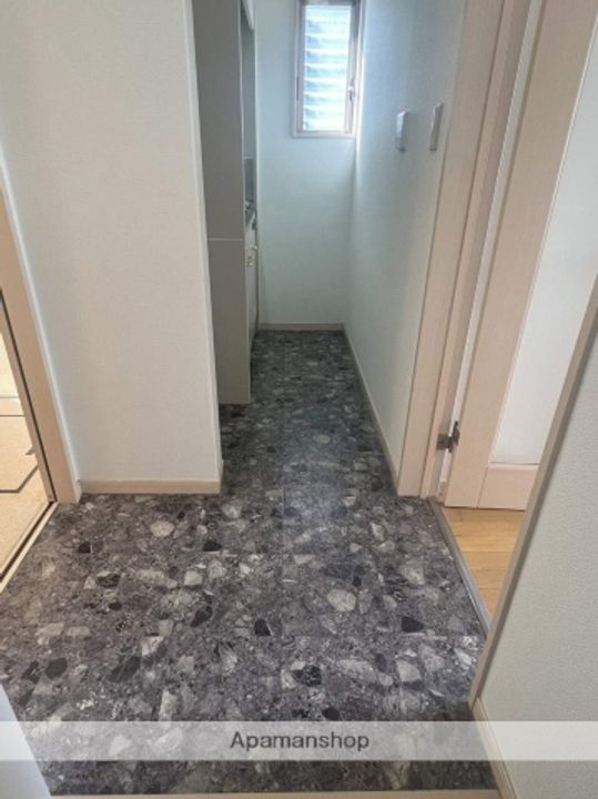 リブレア板付B棟の玄関