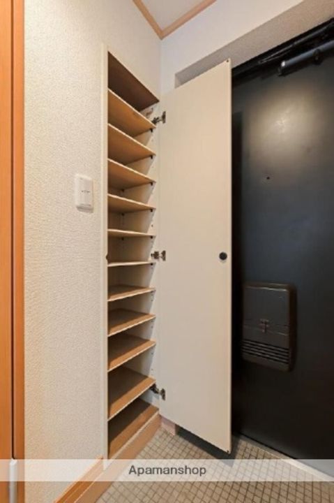 PLEAST清水の玄関