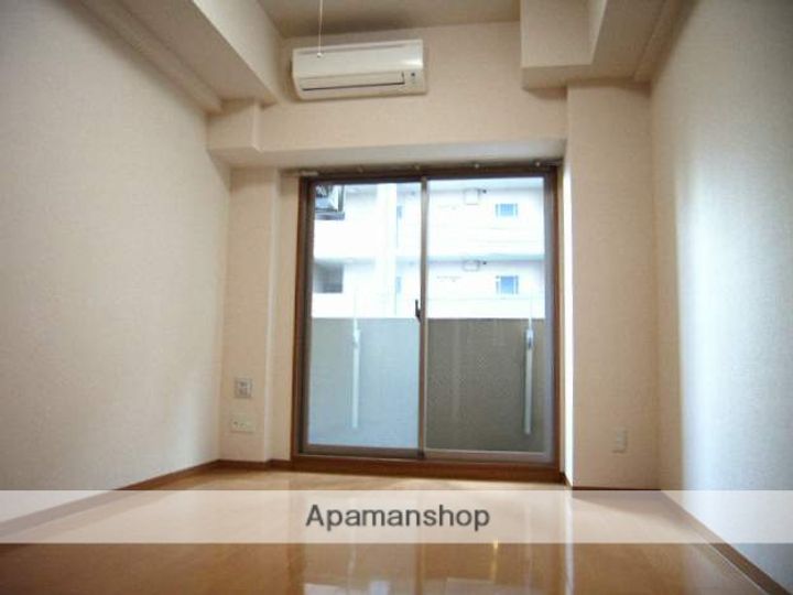 福岡県福岡市博多区博多駅東3丁目の賃貸マンションの居間