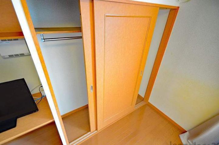 レオパレスイーリスⅡ111の玄関