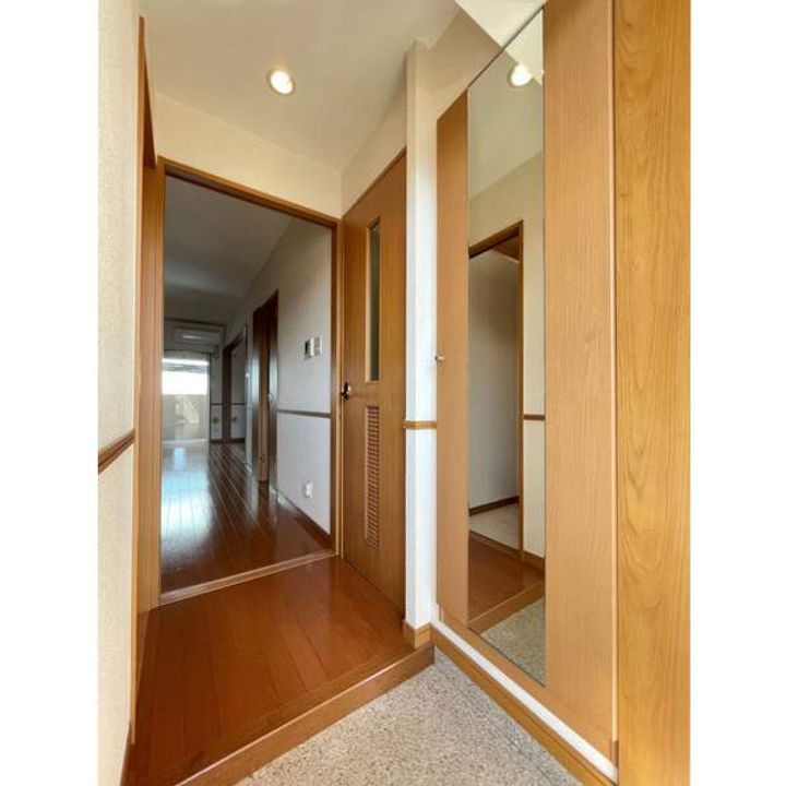 福岡県福岡市博多区堅粕5丁目の賃貸マンションの玄関