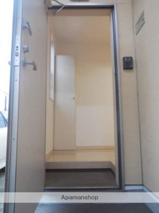 リブレア東比恵A棟の玄関