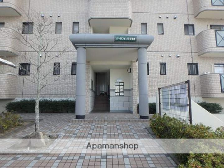 グランデージ空港南の外観