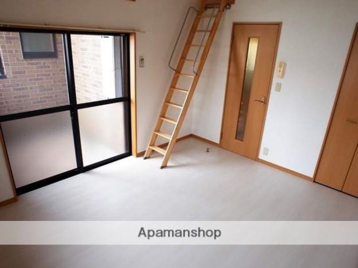 サンライズガーデン高宮弐番館の居間