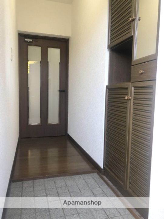 福岡県福岡市博多区東平尾1丁目の賃貸マンションの玄関