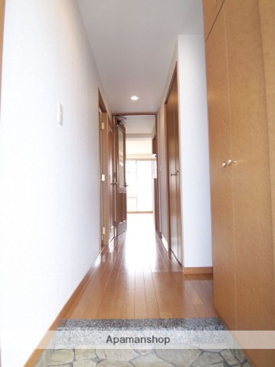 オーパス・ワンの玄関