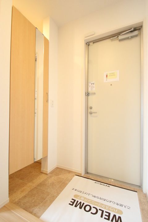 DーROOMS・K A棟の玄関