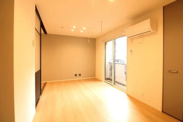 トリシア 東大利の居間