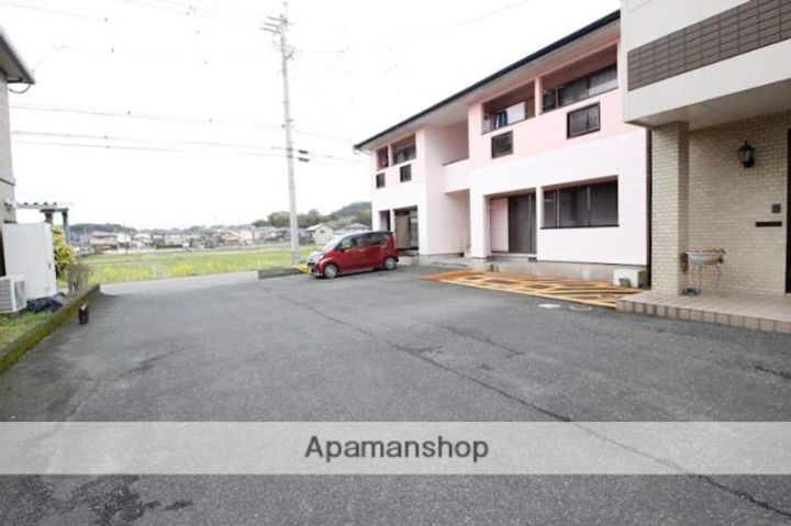 ハイツ岡下の外観