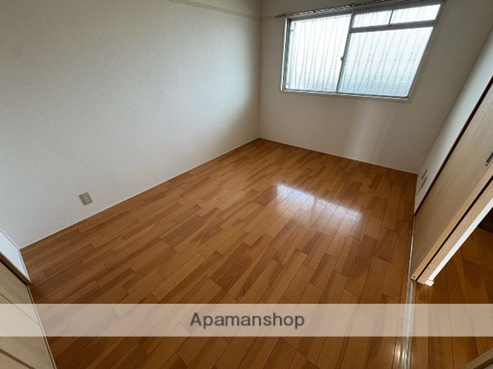 福岡県春日市宝町2丁目の賃貸マンションの居間