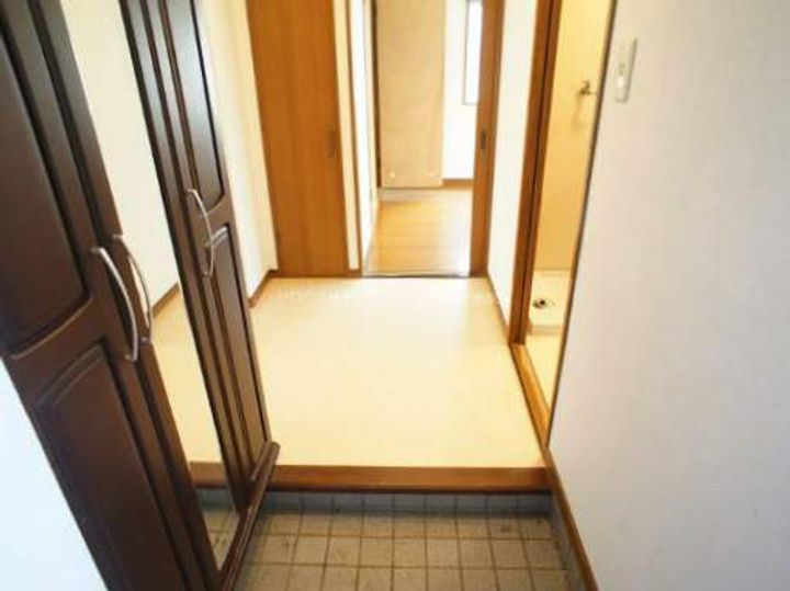 福岡県福岡市東区三苫5丁目の賃貸マンションの玄関