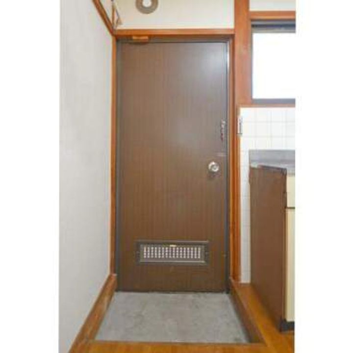 福岡県福岡市東区香椎駅東3丁目の賃貸アパートの玄関