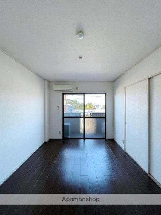 福岡県福岡市博多区空港前3丁目の賃貸マンションの居間