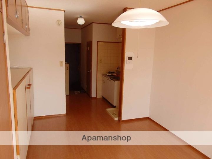 福岡県古賀市天神1丁目の賃貸マンションの玄関