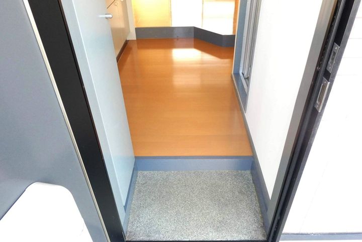 福岡県福岡市東区唐原4丁目の賃貸アパートの玄関