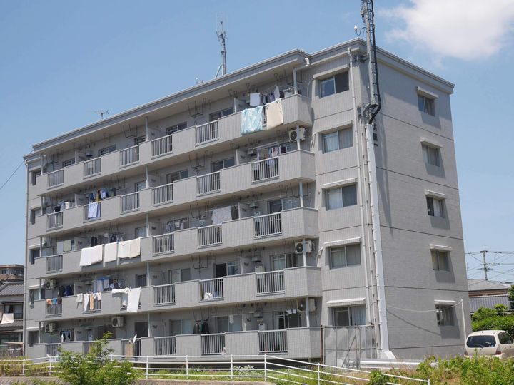 福岡県春日市春日公園8丁目の賃貸マンションの外観