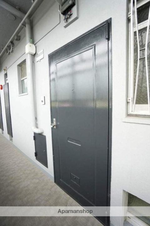 福岡県福岡市南区西長住1丁目の賃貸マンションの玄関