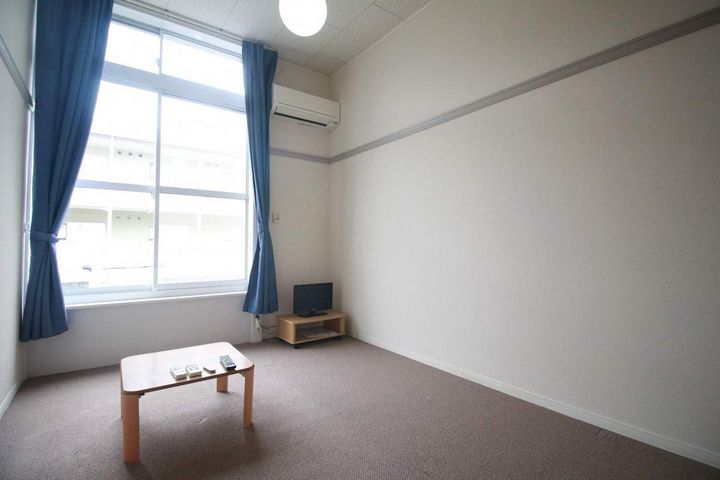 レオパレス立花寺Ⅱの居間