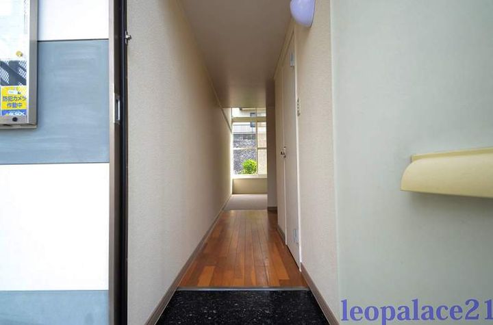 レオパレス立花寺Ⅱの玄関