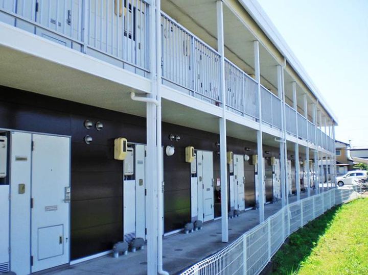 レオパレス外屋敷の外観