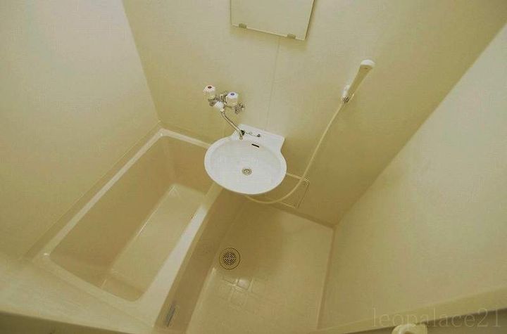 レオパレスナラヤの風呂