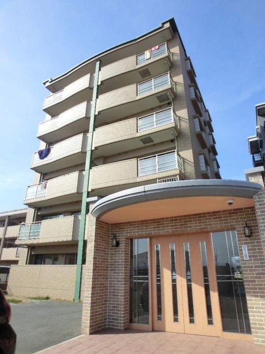福岡県糟屋郡粕屋町酒殿2丁目の賃貸マンションの外観