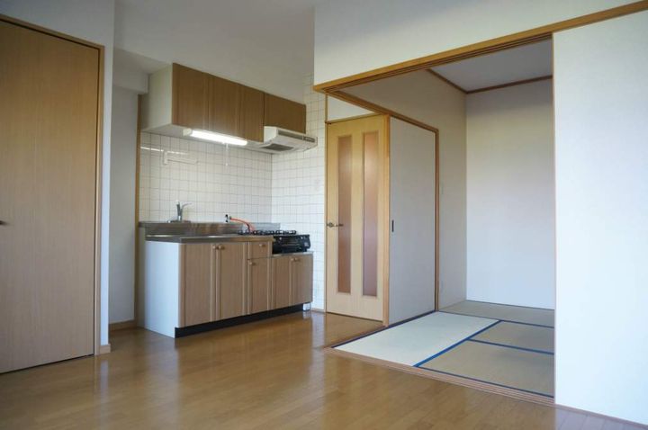 福岡県福岡市博多区博多駅南5丁目の賃貸マンションの居間