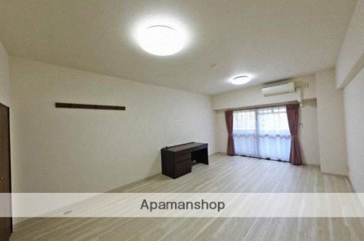 福岡県福岡市中央区長浜1丁目の賃貸マンションの居間