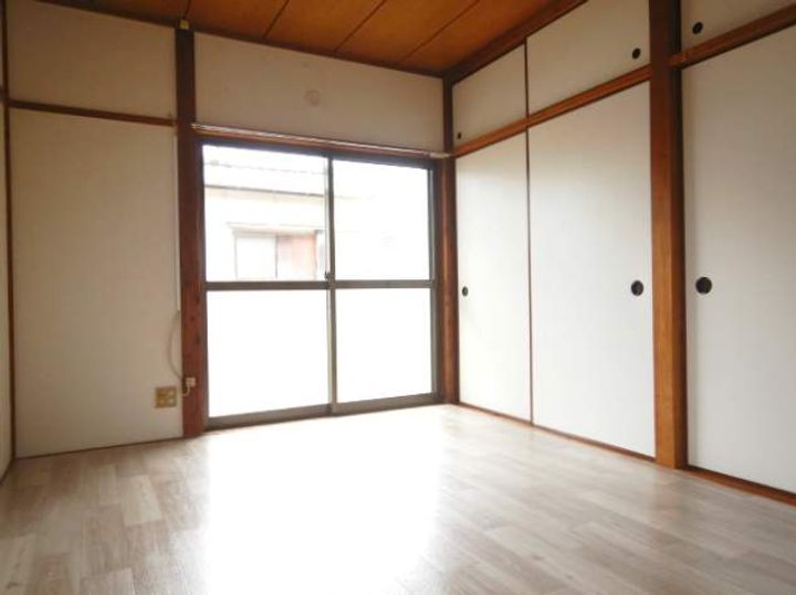 福岡県糟屋郡粕屋町若宮2丁目の賃貸アパート203の居間