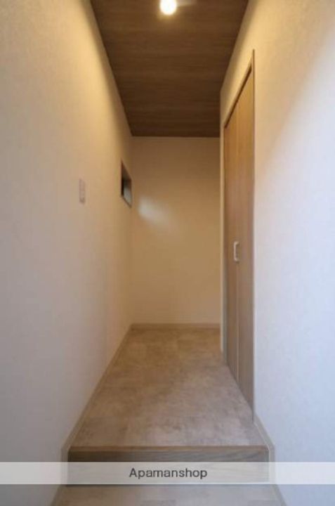 福岡県福岡市東区香椎駅東2丁目の賃貸アパートの玄関